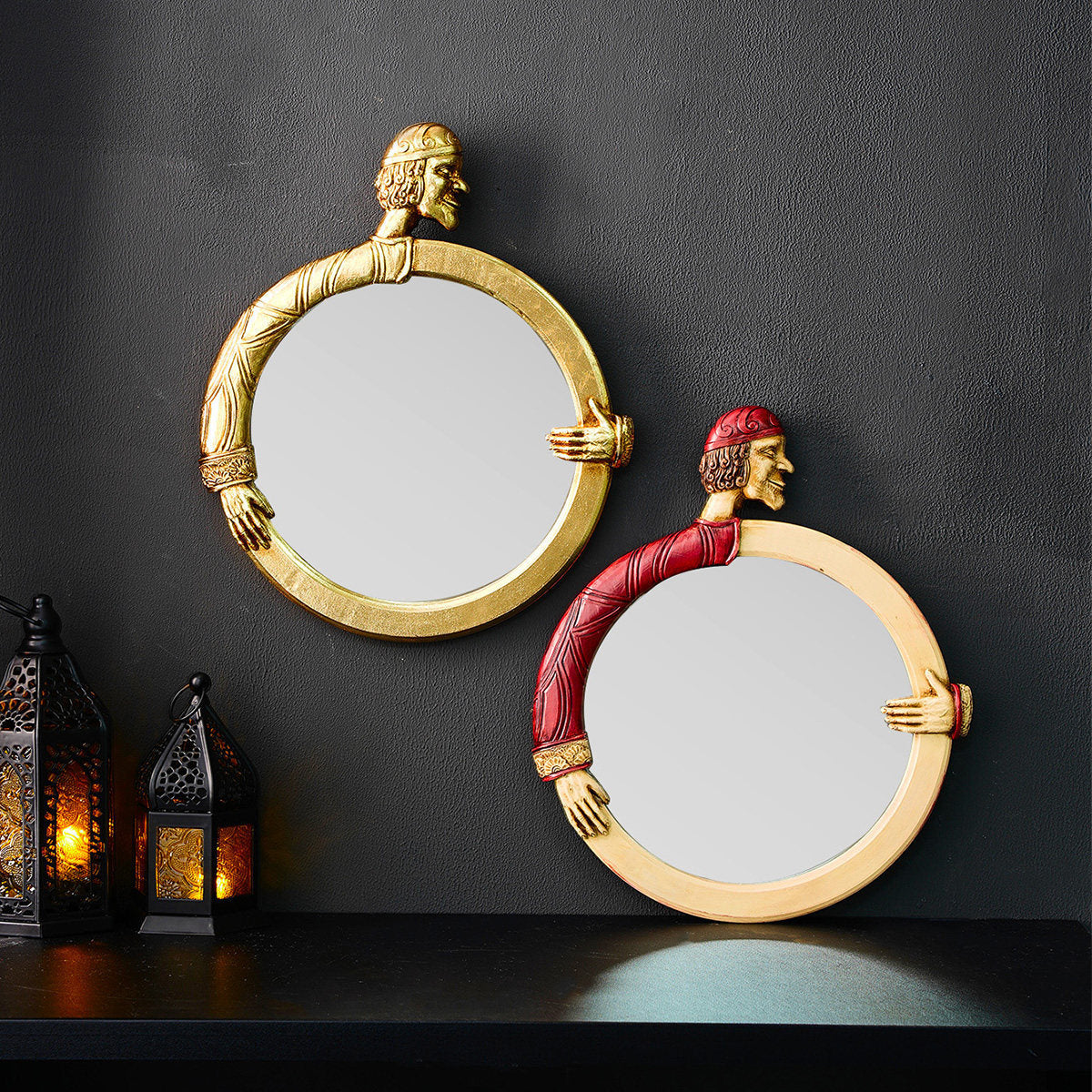 Circular decorative hanging mirror